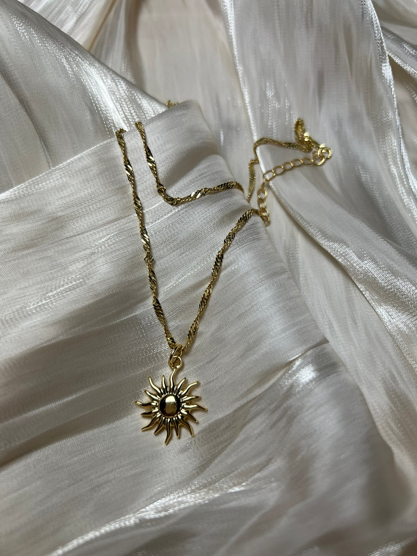 Solecito Fino Necklace